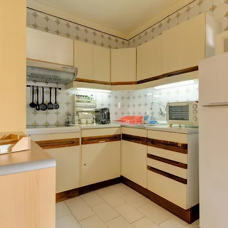 公寓 Praia Da Rocha Sleeps 4 With Pool And Wifi *