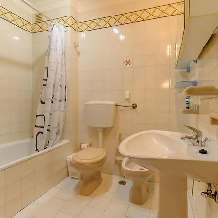 Appartement Praia Da Rocha Sleeps 4 With Pool And Wifi Portimão