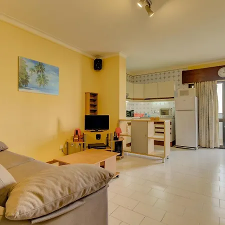 Praia Da Rocha Sleeps 4 With Pool And Wifi Portimão