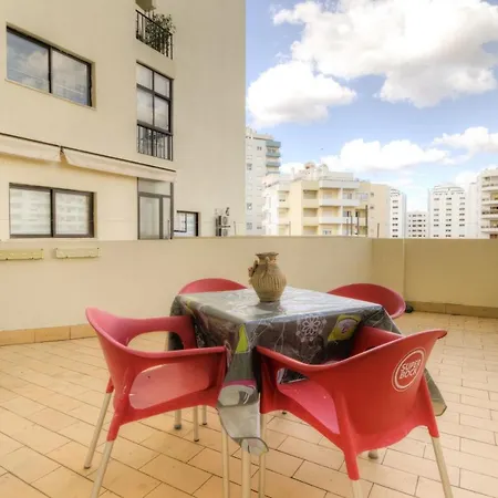 Praia Da Rocha Sleeps 4 With Pool And Wifi Апартаменти Портіман